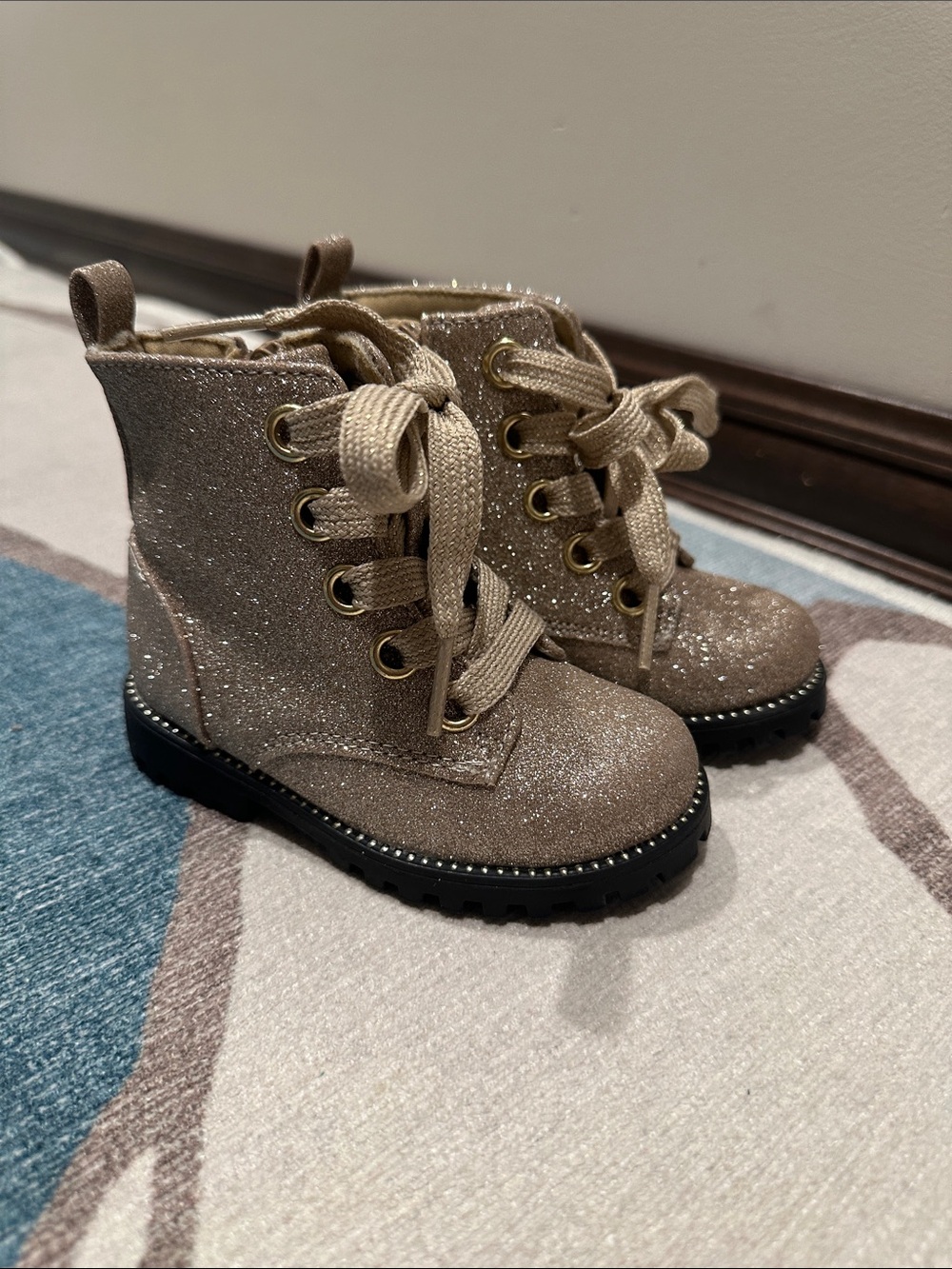 NWOT ✨ Cynthia Rowley Toddler Sparkle Lace-Up Fashion Boots Gold Sparkles SIZE 6